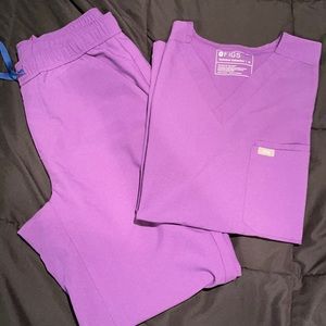 FIGS Medium Purple Scrub Set